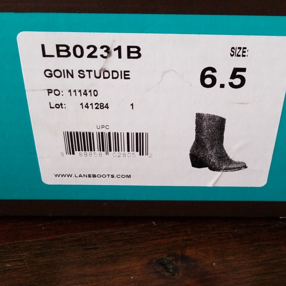 Boots - Picture 7 of 8